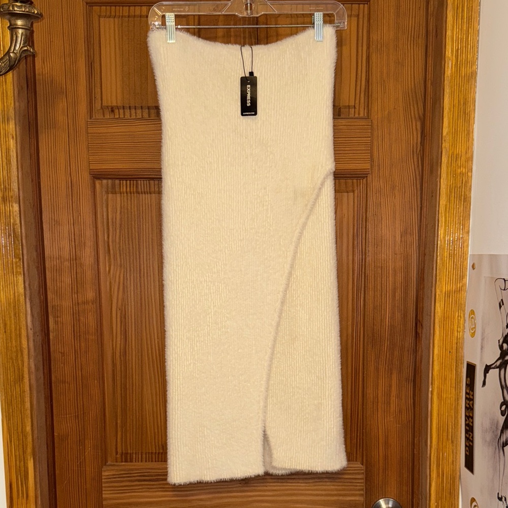 Express NEW W TAGS $88 cream Furry elastic waist long slit skirt size small